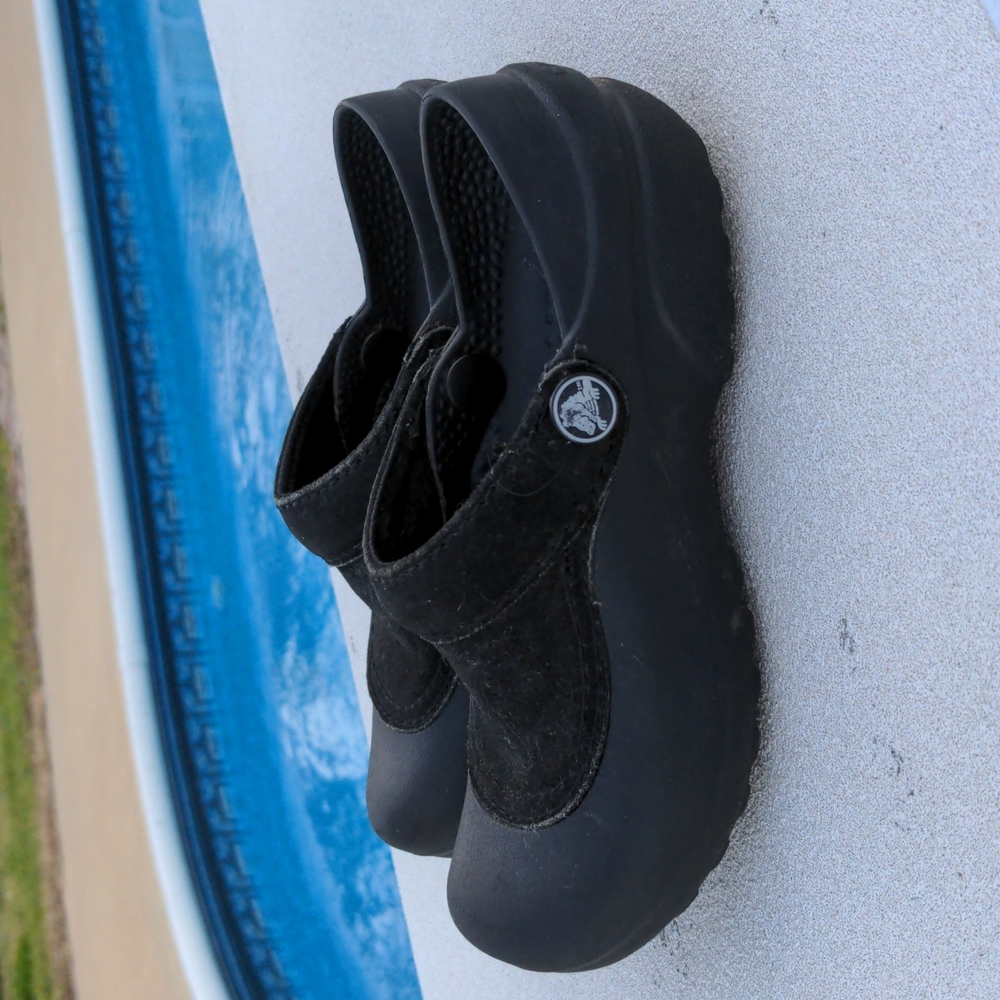Crocs Kids Black Clog-Type Slip-on Shoes Vulcanized Rubber & Suede Youth Size 4
